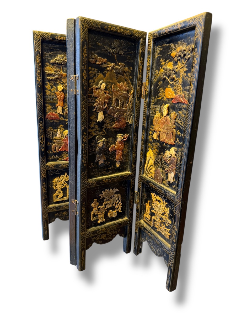 4-panel Table Screen