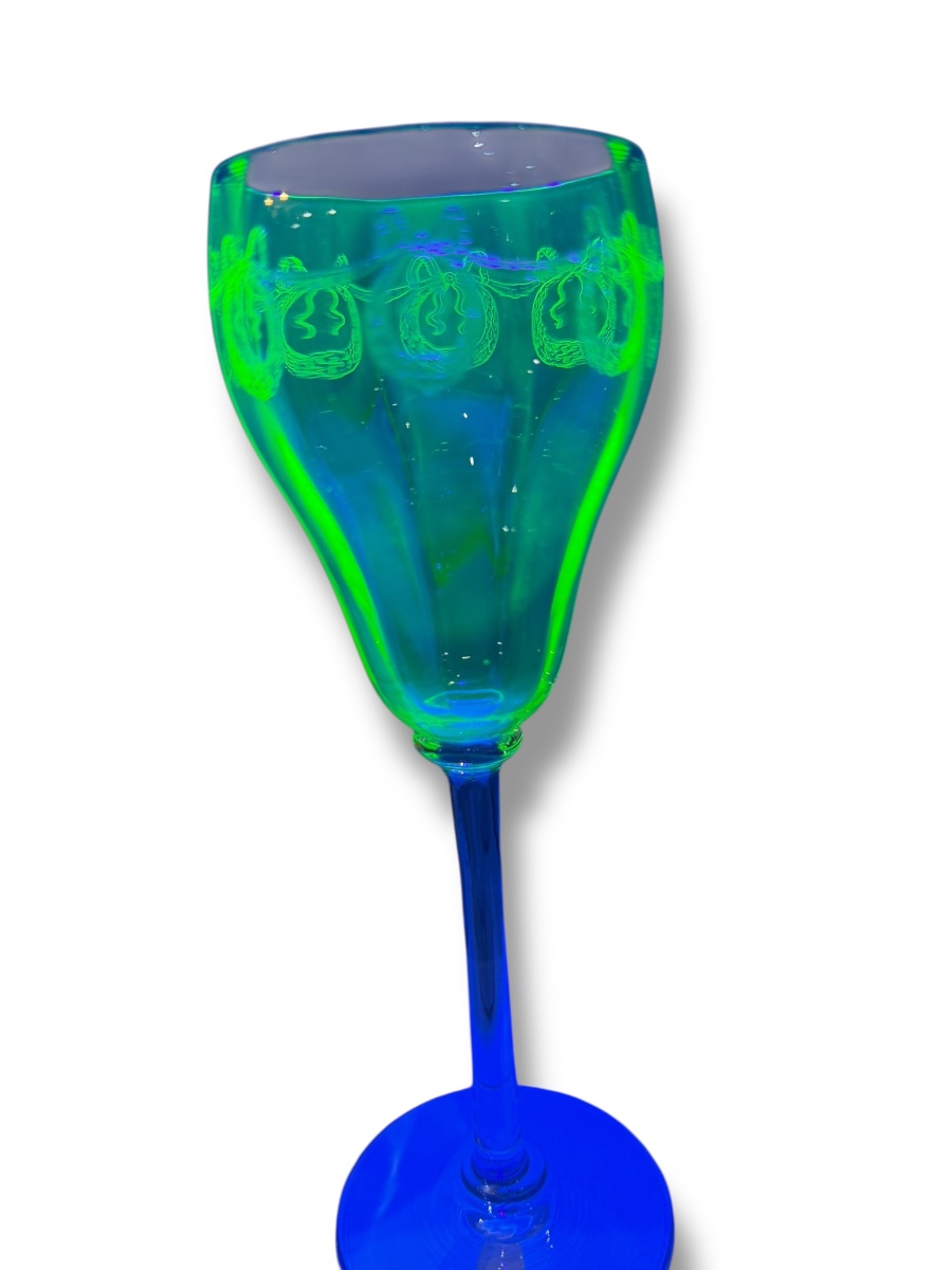 Set Of Six Engraved Uranium Glasses-photo-3