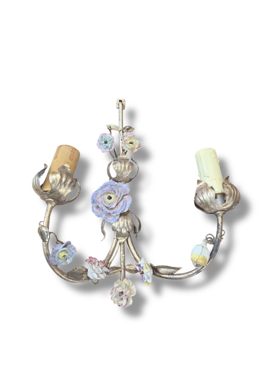 Paire d'appliques fleurs en barbotine et métal-photo-1