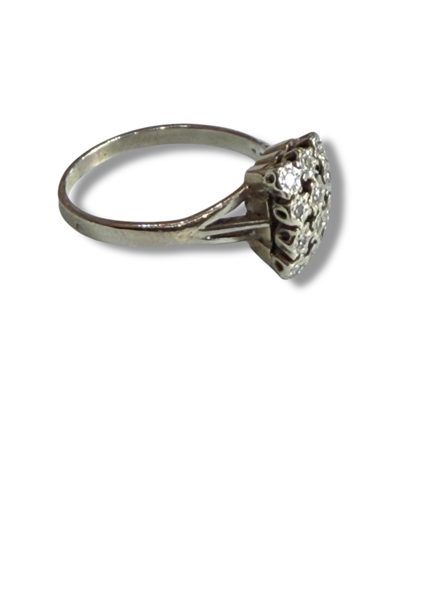 White Gold Ring With 12 Pavé Diamonds -photo-3
