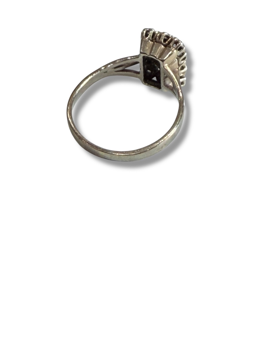 White Gold Ring With 12 Pavé Diamonds -photo-4