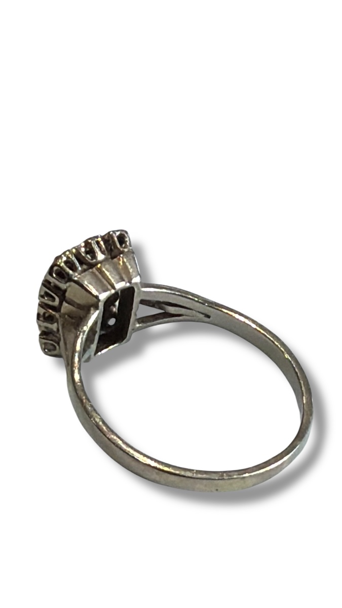 White Gold Ring With 12 Pavé Diamonds -photo-1