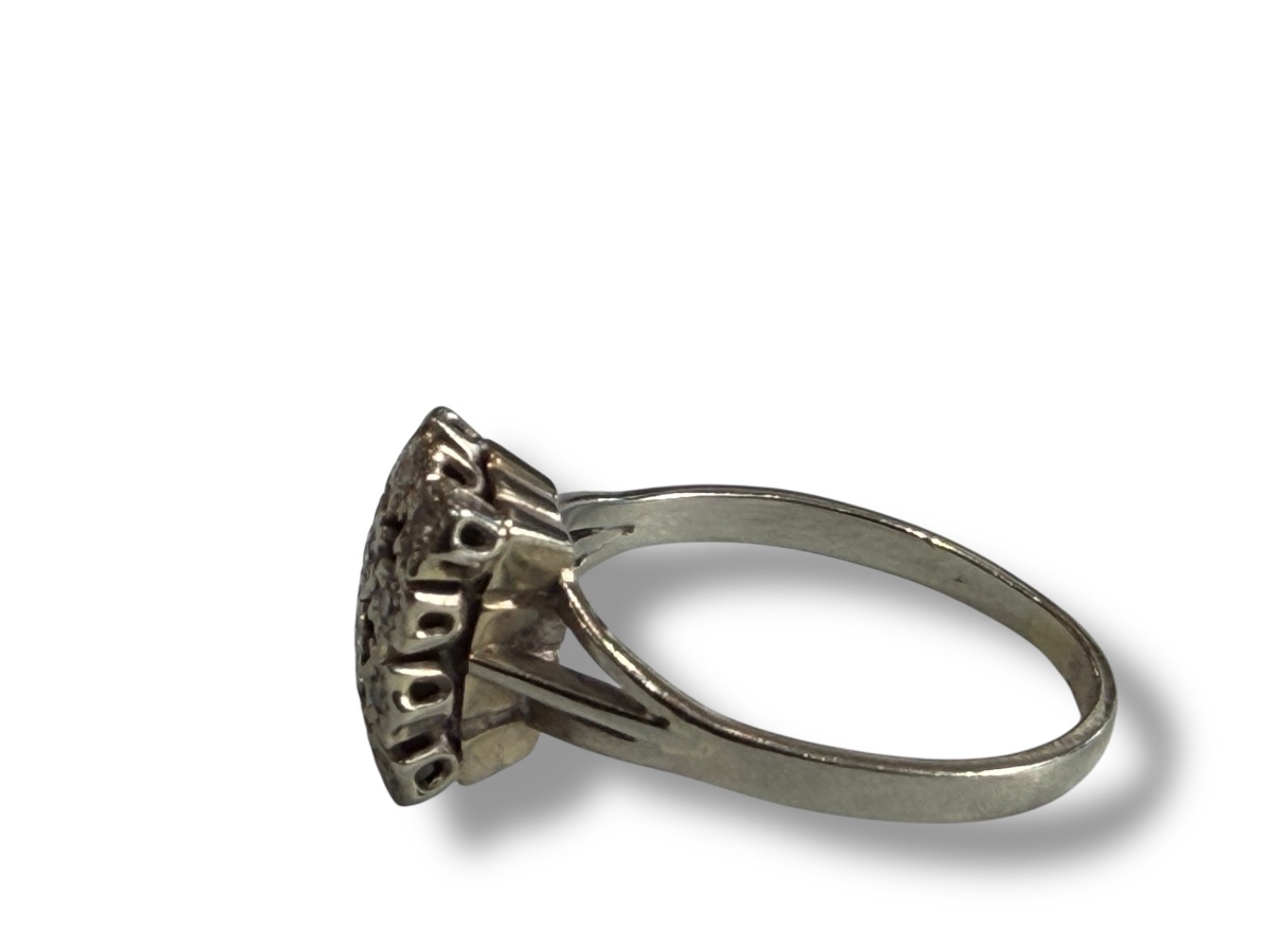 White Gold Ring With 12 Pavé Diamonds -photo-5