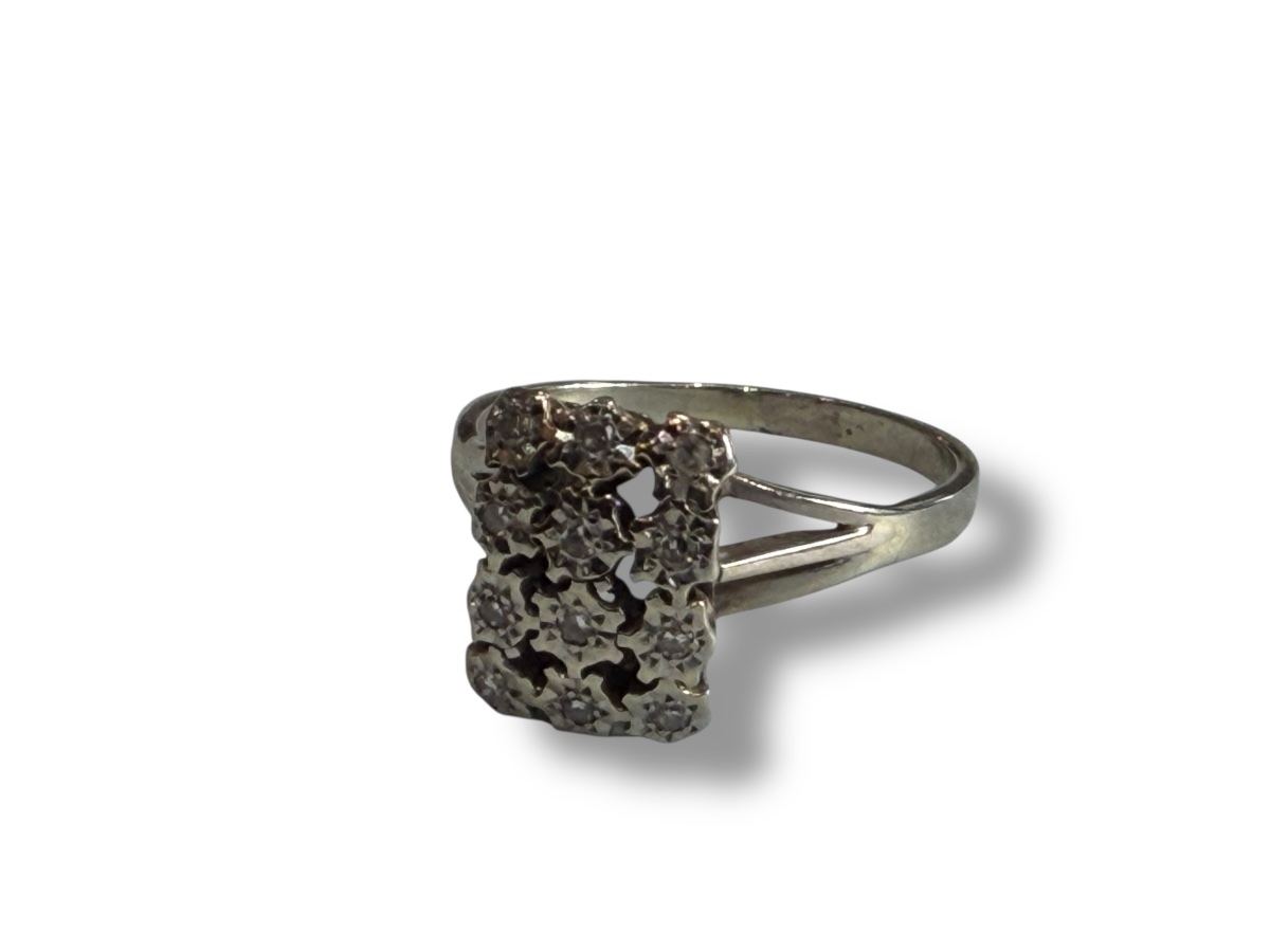 White Gold Ring With 12 Pavé Diamonds -photo-6