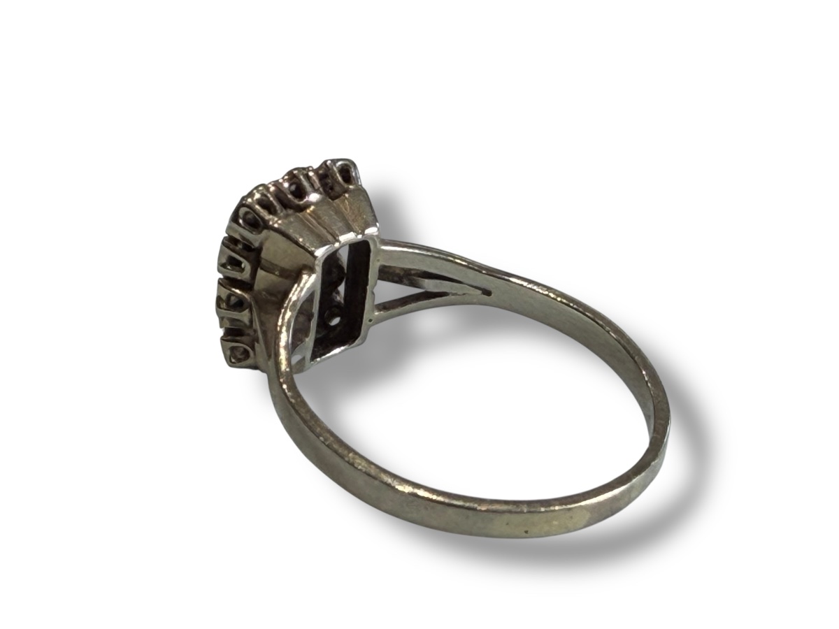 White Gold Ring With 12 Pavé Diamonds -photo-7