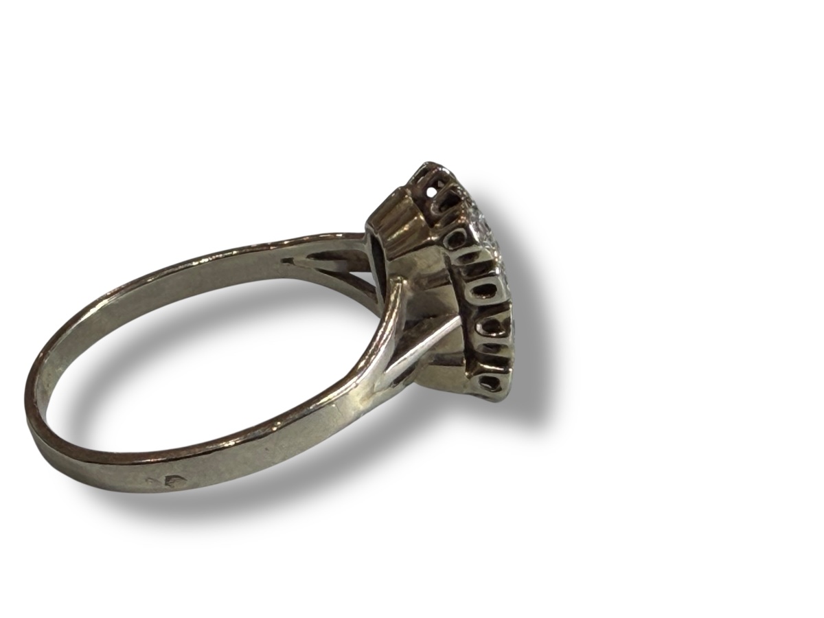 White Gold Ring With 12 Pavé Diamonds -photo-8