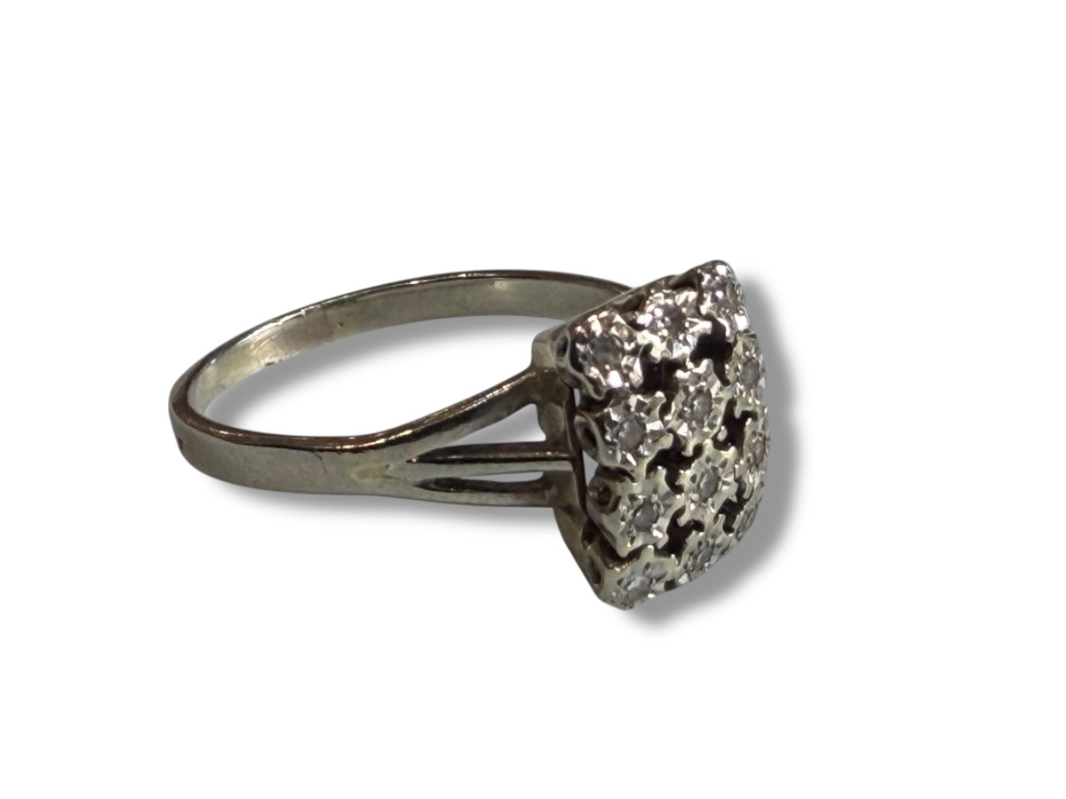 White Gold Ring With 12 Pavé Diamonds 