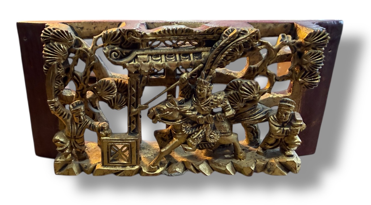 Bas relief XIXeme chinois bois doré 