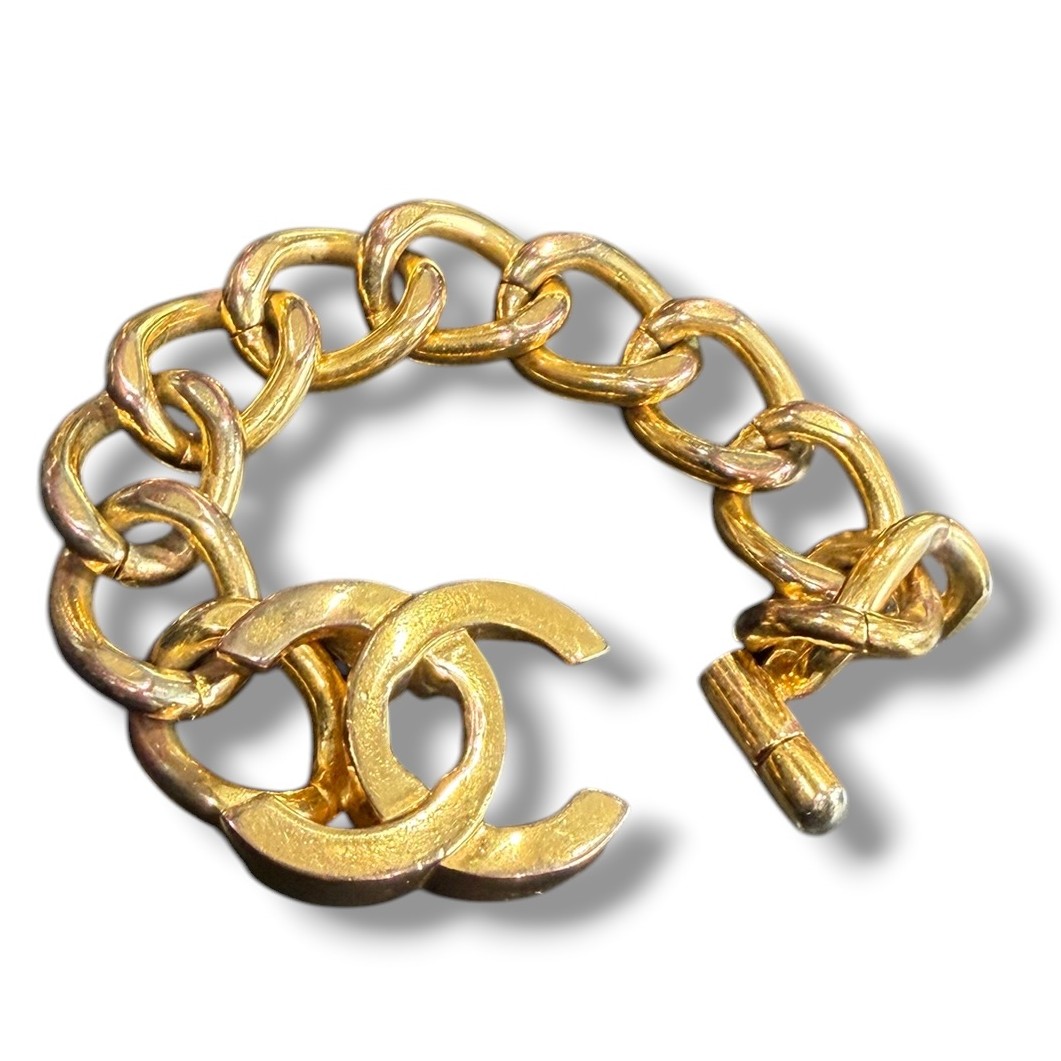 Bracelet Chanel CC en plaqué or