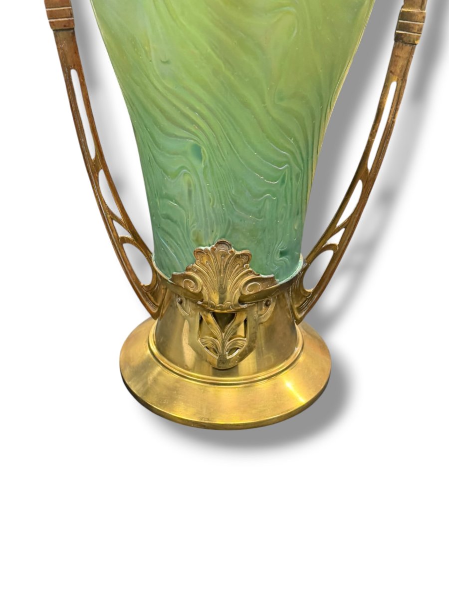 Large Art Nouveau Vase In Green Iridescent Glass Hacker Et Loetz-photo-1