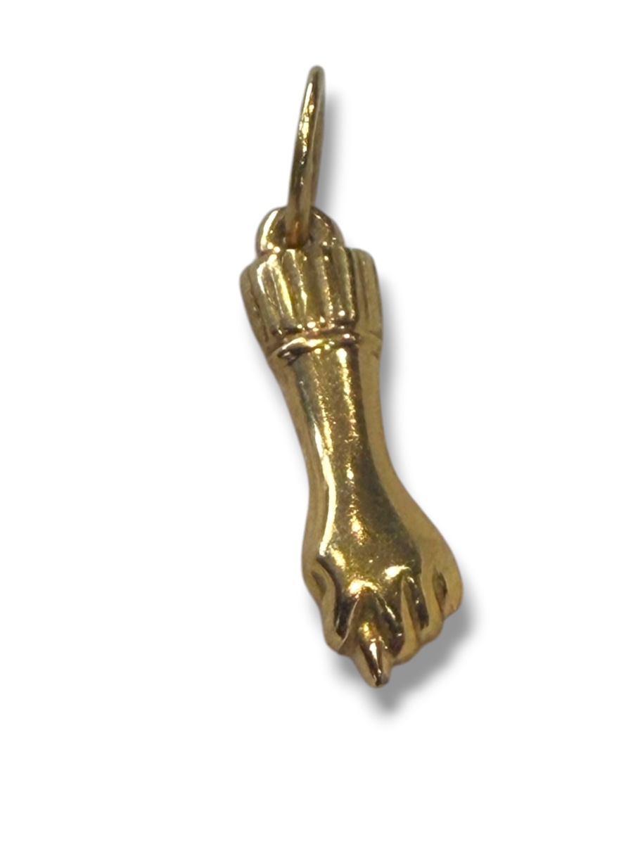 Pendentif en or massif main porte-bonheur 