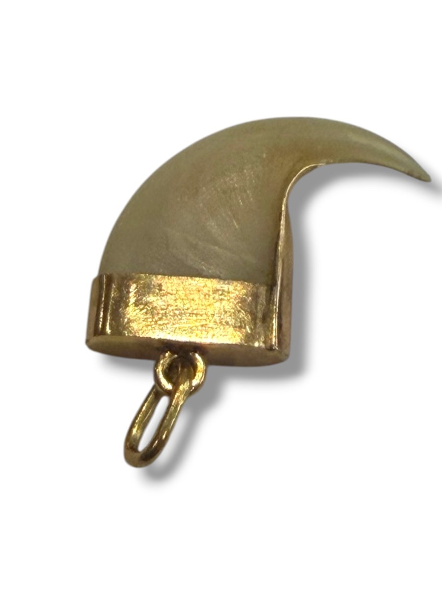 18-karat Gold Claw-set Pendant-photo-3
