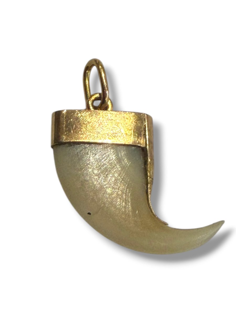 18-karat Gold Claw-set Pendant-photo-4