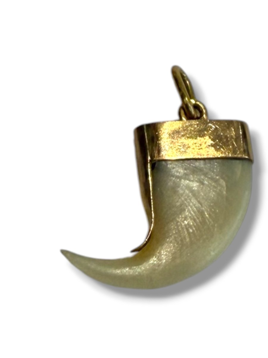18-karat Gold Claw-set Pendant-photo-4