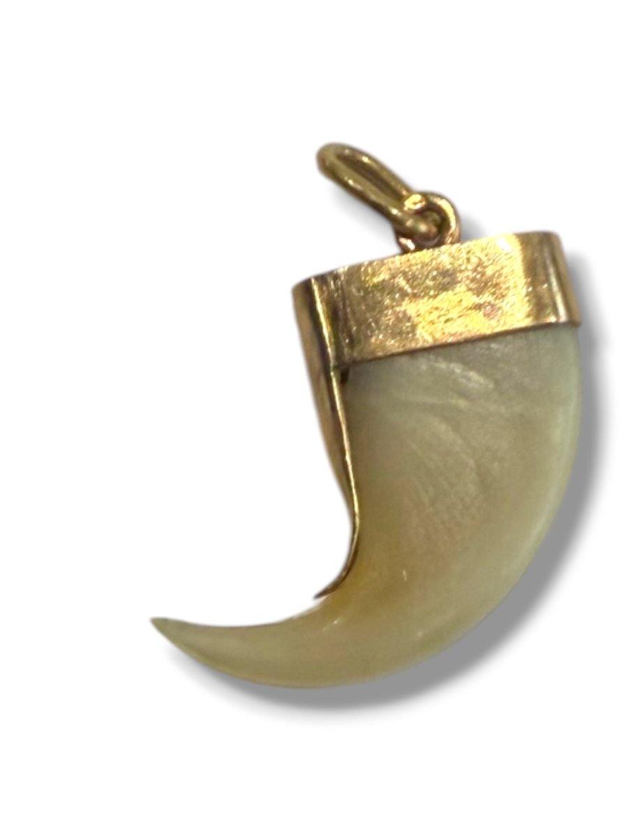 18-karat Gold Claw-set Pendant