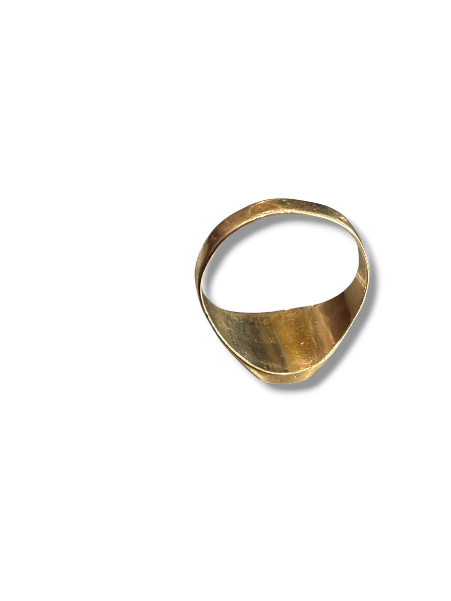 Gold Signet Ring With A Sun-shaped Setting-photo-1