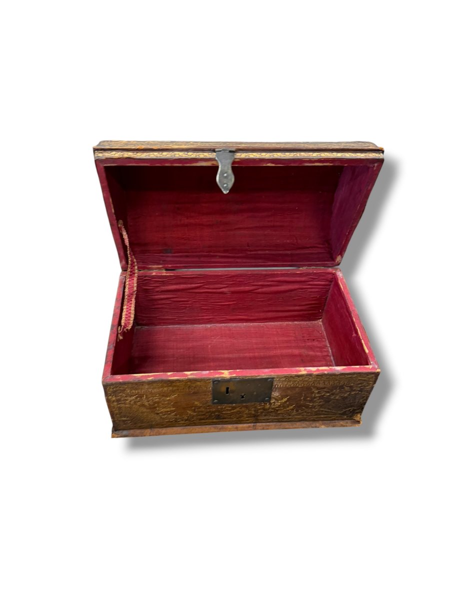 Leather Box With A Domed Lid -photo-2