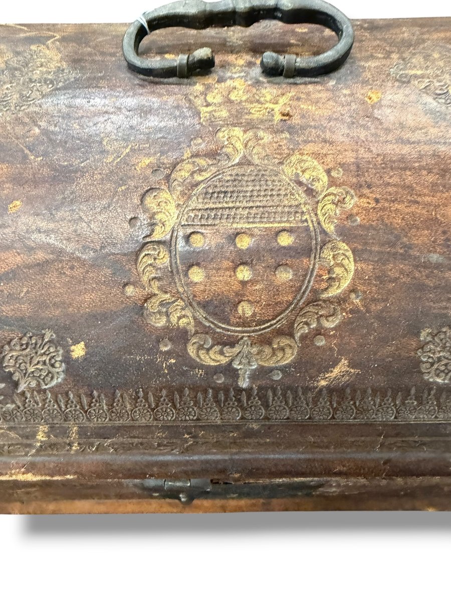 Leather Box With A Domed Lid -photo-3