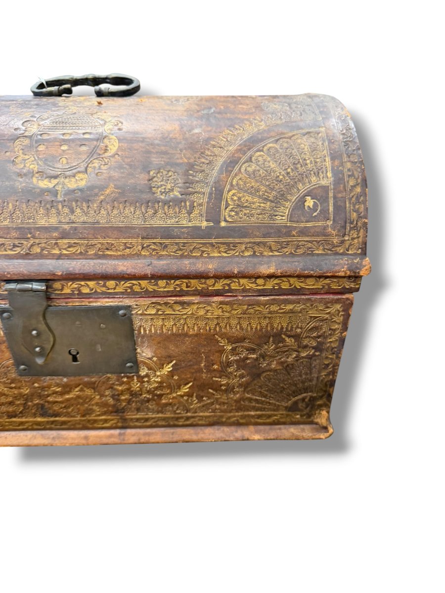 Leather Box With A Domed Lid -photo-1
