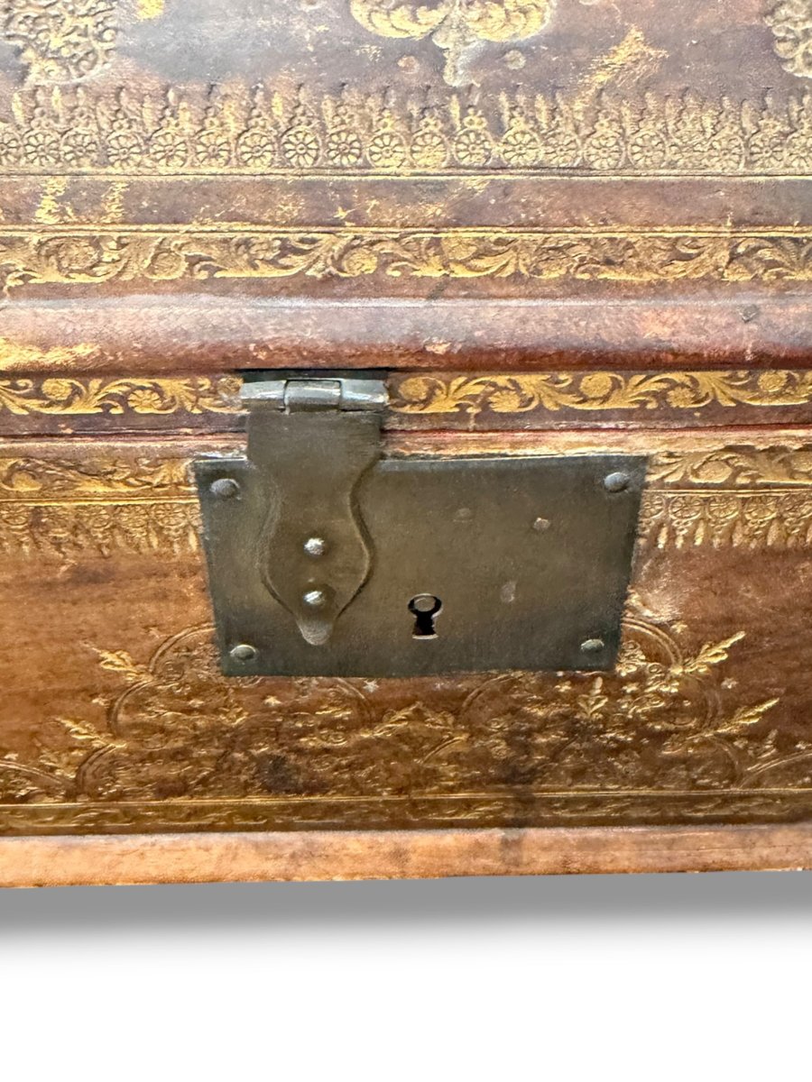 Leather Box With A Domed Lid -photo-2