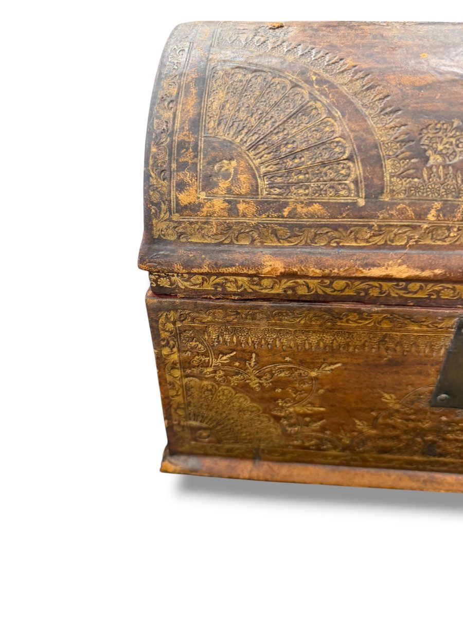 Leather Box With A Domed Lid -photo-3