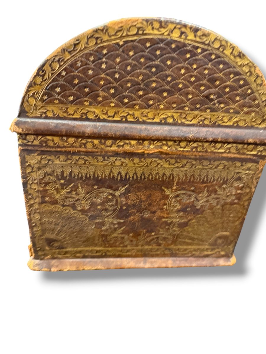 Leather Box With A Domed Lid -photo-4