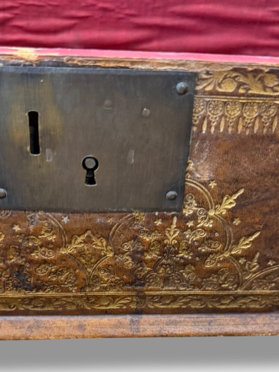 Leather Box With A Domed Lid -photo-7