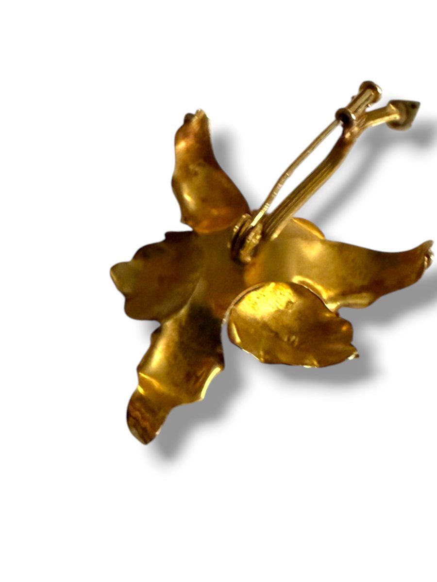 Broche en or motif fleur-photo-1