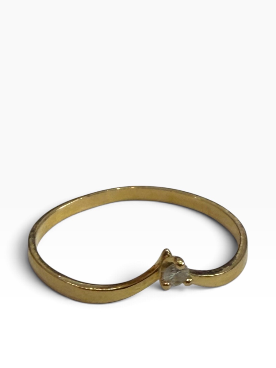Yellow Gold Solitaire Ring With Chevron-cut Diamond -photo-4