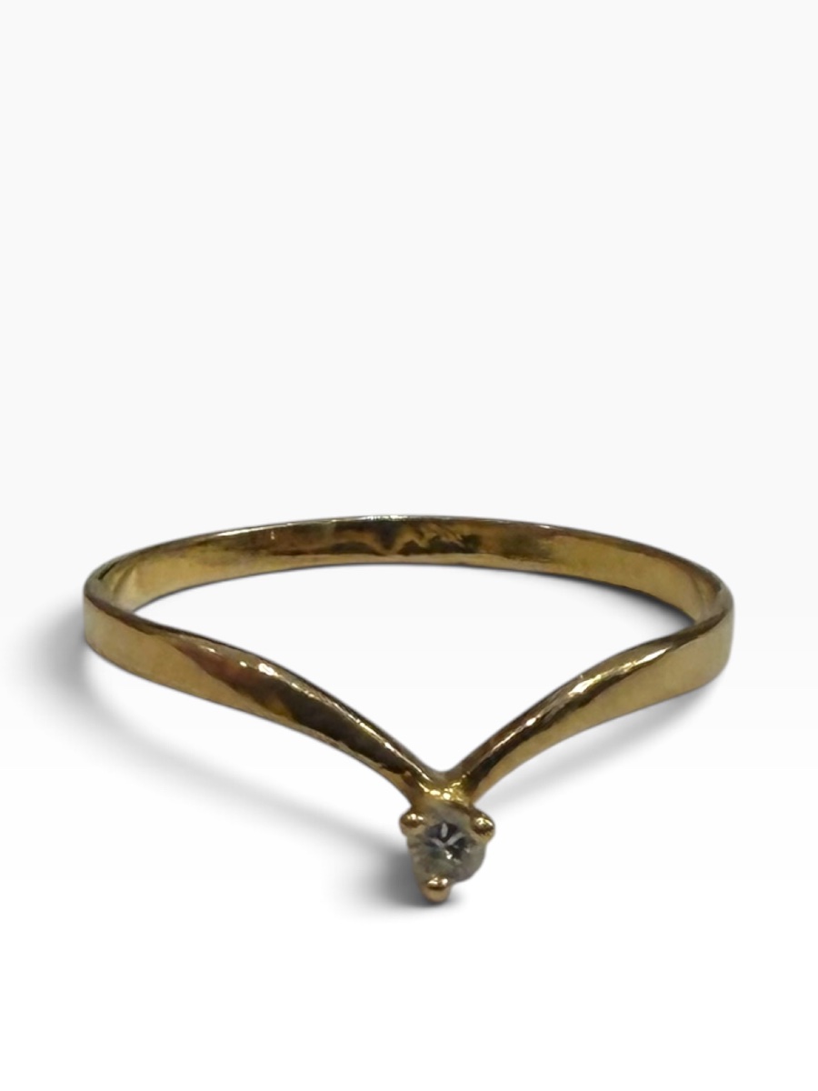 Yellow Gold Solitaire Ring With Chevron-cut Diamond -photo-2