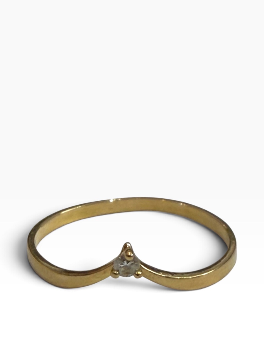 Yellow Gold Solitaire Ring With Chevron-cut Diamond -photo-5