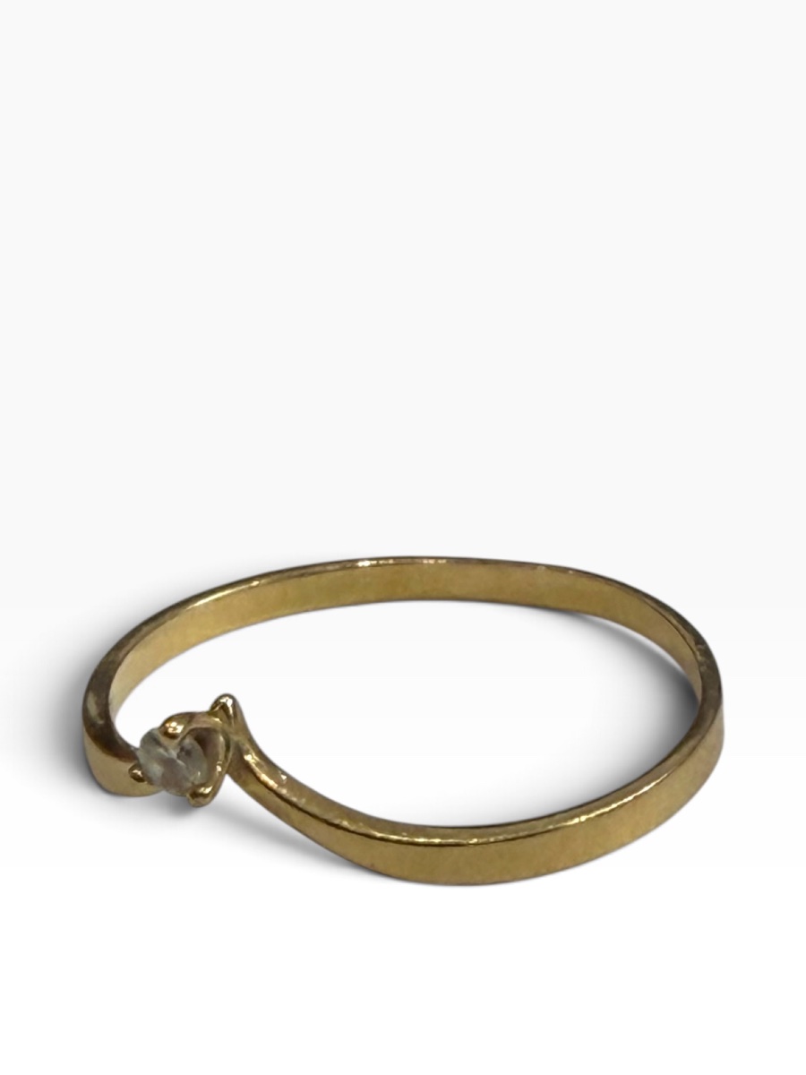 Yellow Gold Solitaire Ring With Chevron-cut Diamond -photo-6