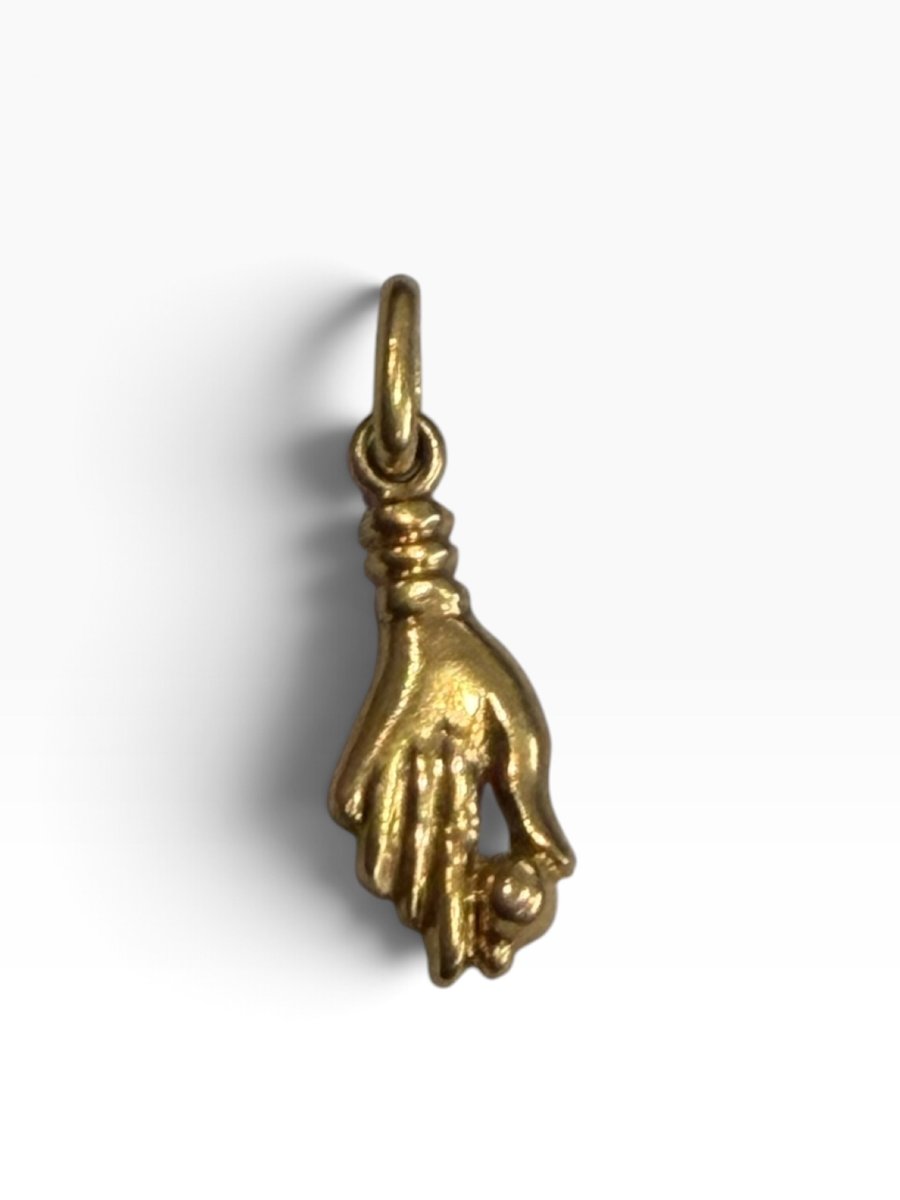 Gold Lucky Hand Pendant-photo-3