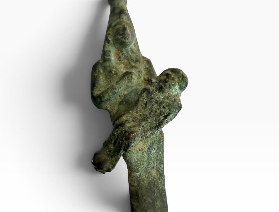 Bronze Amulet Depicting Isis Nursing Horus-photo-5