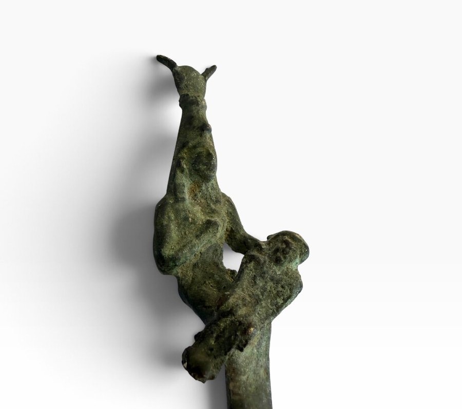 Bronze Amulet Depicting Isis Nursing Horus-photo-8