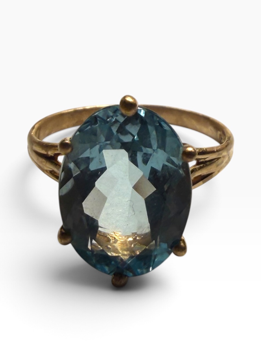 Bague or jaune topaze bleu