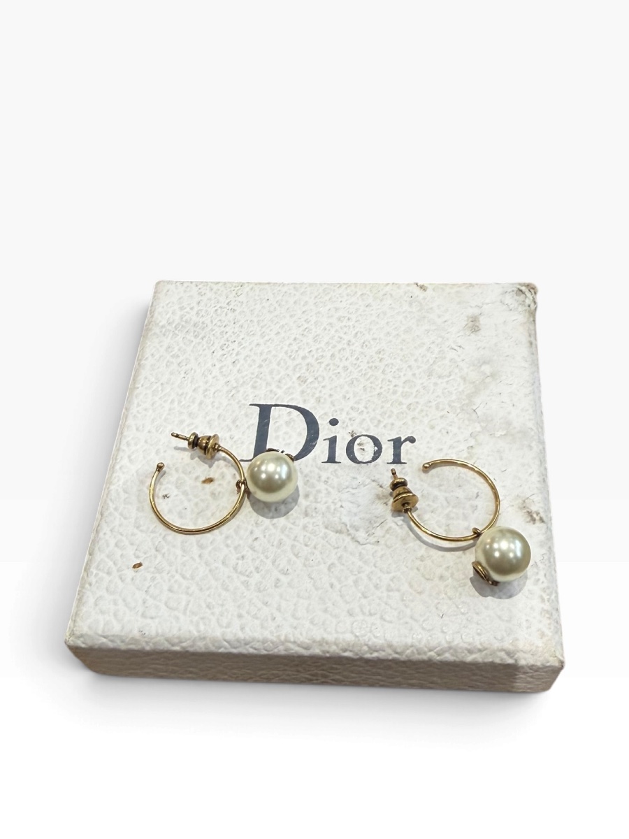 Pair Of Maison Christian Dior Earrings