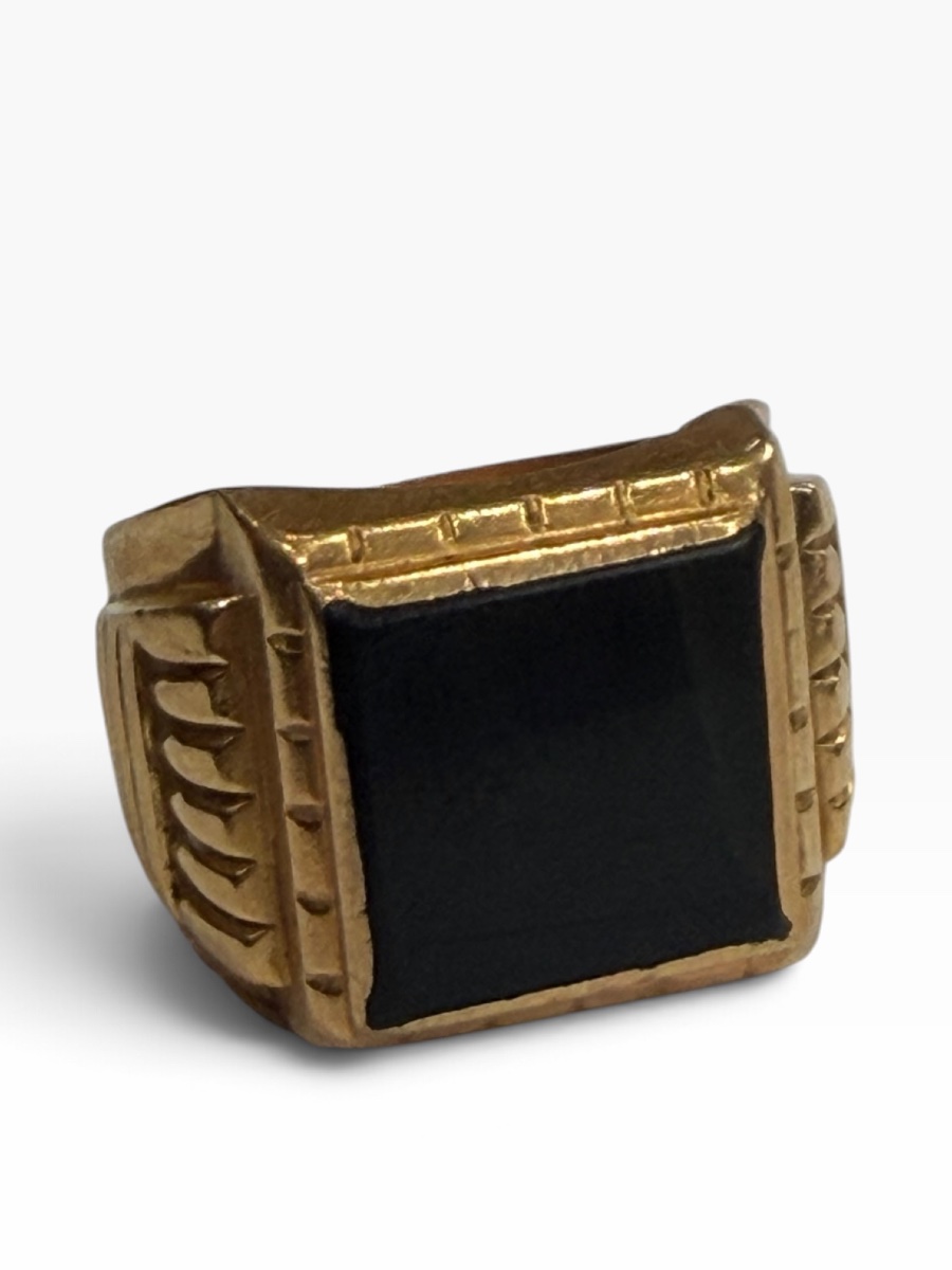 Chevalière or art deco onyx noir