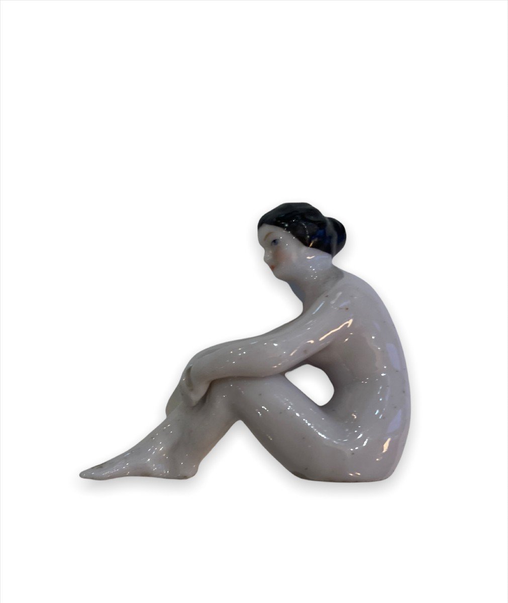 Femme Nue Assise, Sujet En Porcelaine Allemande Circa 1900