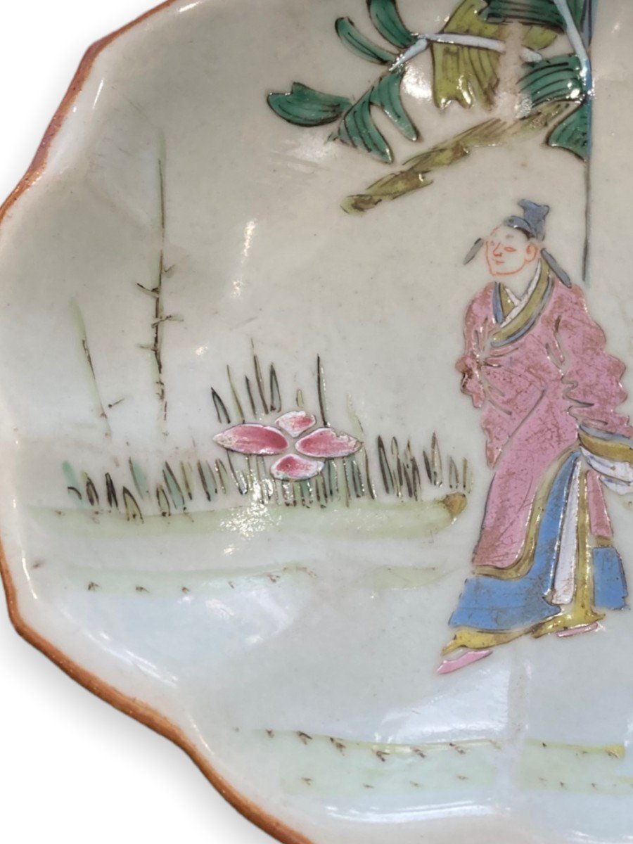 Polylobed And Enamelled Chinese Porcelain Cup-photo-4