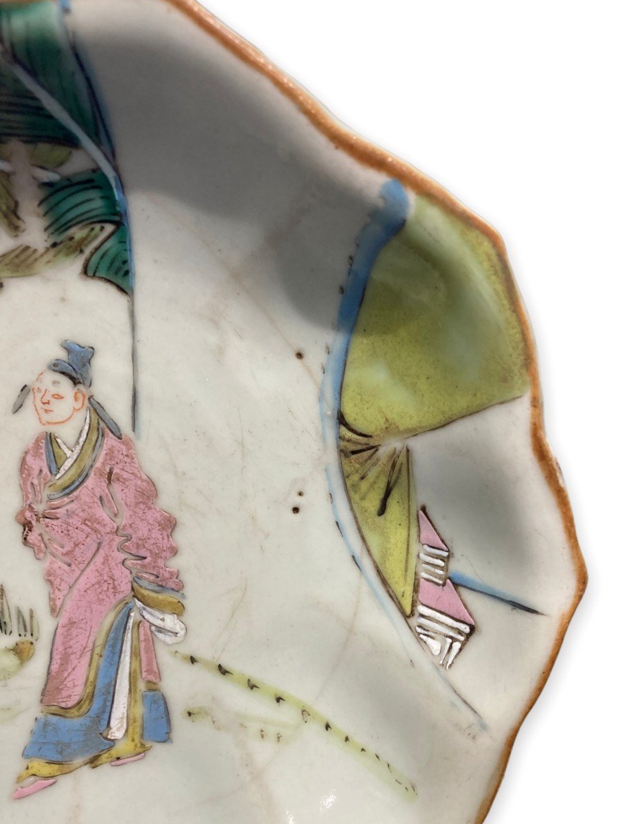 Polylobed And Enamelled Chinese Porcelain Cup-photo-5