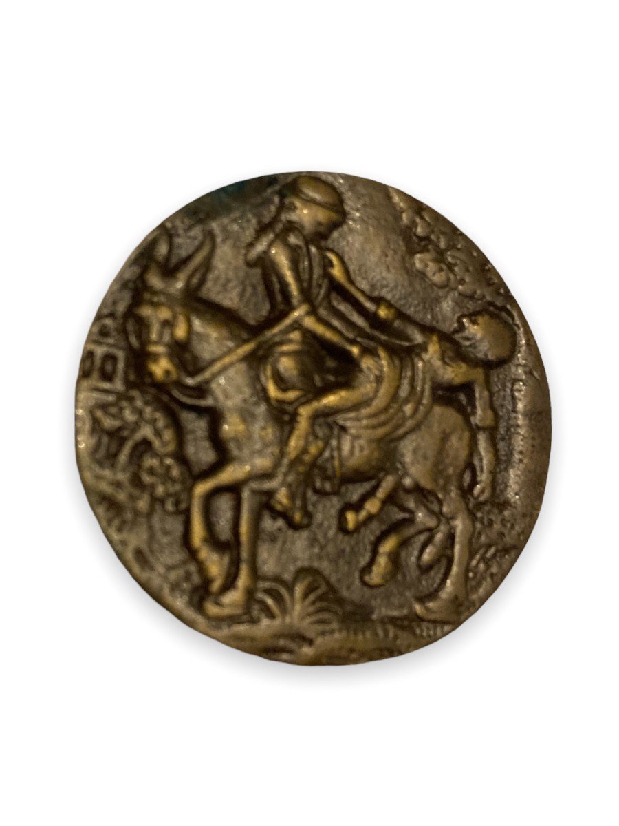 Erotica Medallion In Bronze Representing A Saucy Scene-photo-3