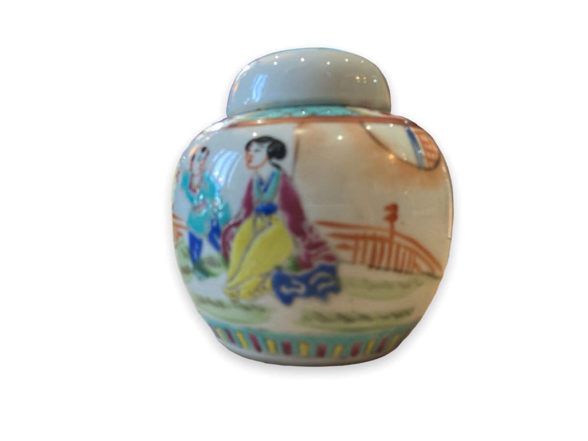 Small Chinese Ginger Jar In Porcelain-photo-1