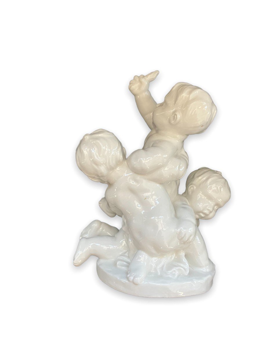 Capodimonte Pair Of Subjects Decorated With Putti-photo-1