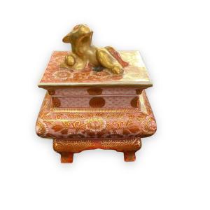 Perfume Burner Decorated With A Fô Dog In Japanese Porcelain