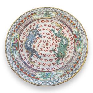 Chine Assiette En Porcelaine Polychrome Famille Rose décor aux dragons