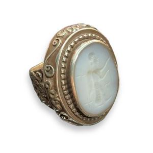 Importante Bague En Argent Avec Une Intaille En Agate Calcédoine