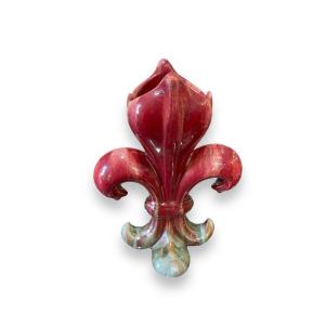 Vase Art Nouveau Fleur De Lys En Céramique Par Massier.