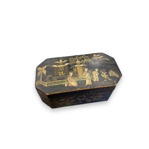 China - Octagonal Tea Box In Black Lacquered Wood 