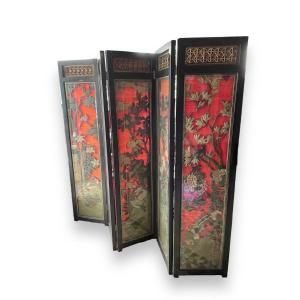 Important Chinese Screen In Polychrome Carved Wood